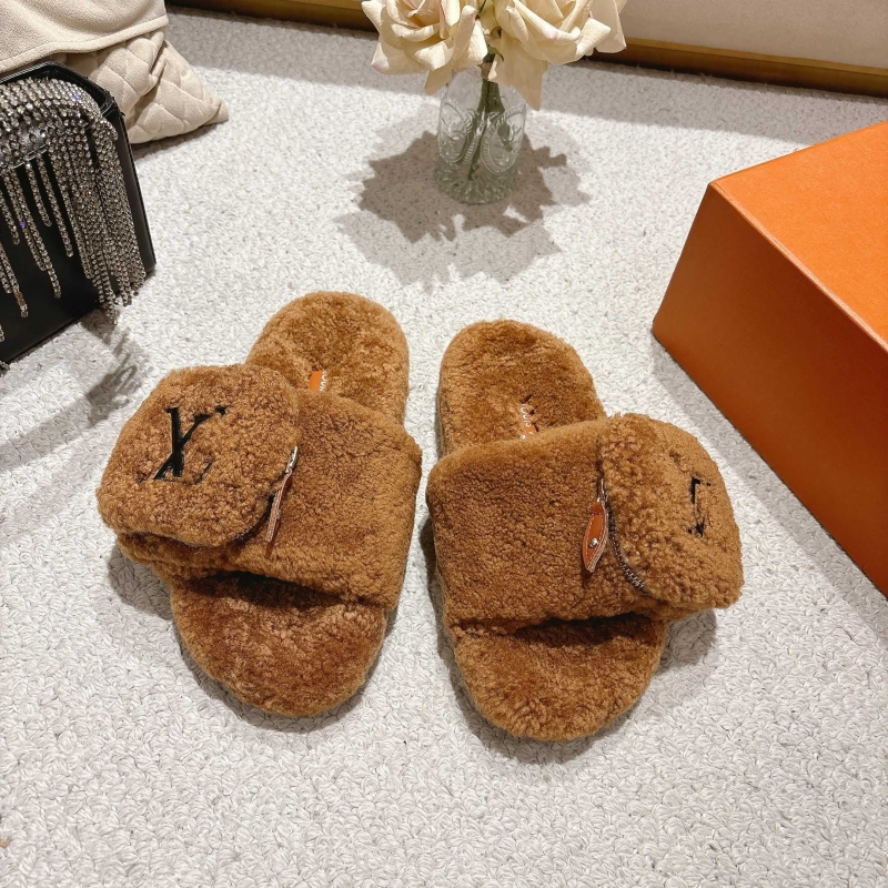 l0vis Vvtt0n slippers